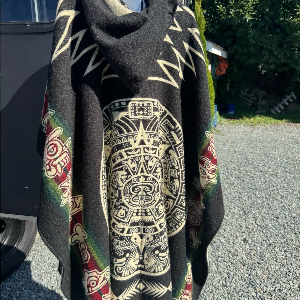 Aztec Pattern Hooded Poncho - Picture 4 of 7